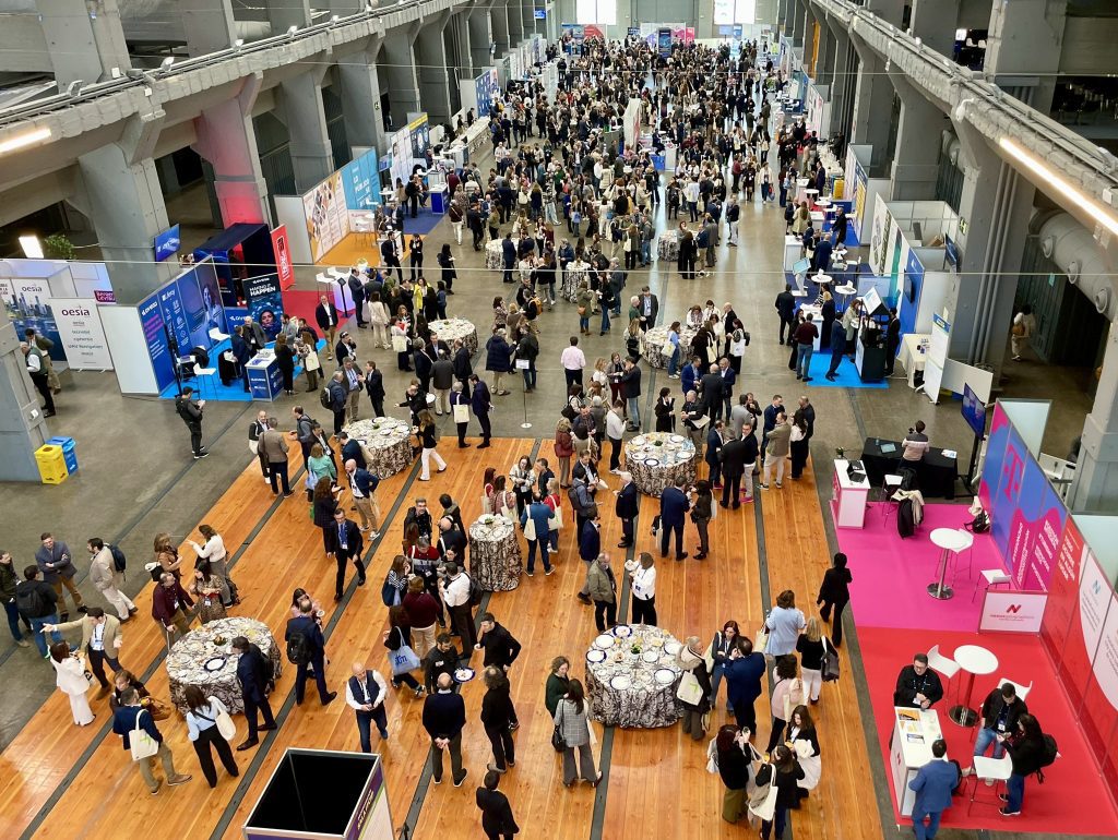 Nave central en el congreso CNIS
