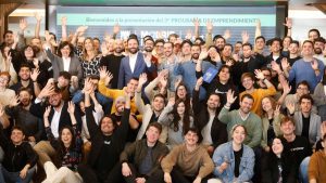 Emprendedores junto a concejal de Innovación y Emprendimiento de Madsri, Ángel Niño, en foto de familia en evento de Madrid Innovation