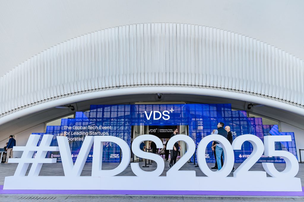 Letras en la entrada del VDS2025