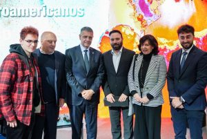 Almeida-y-Nino-con-Macri-en-FITUR-